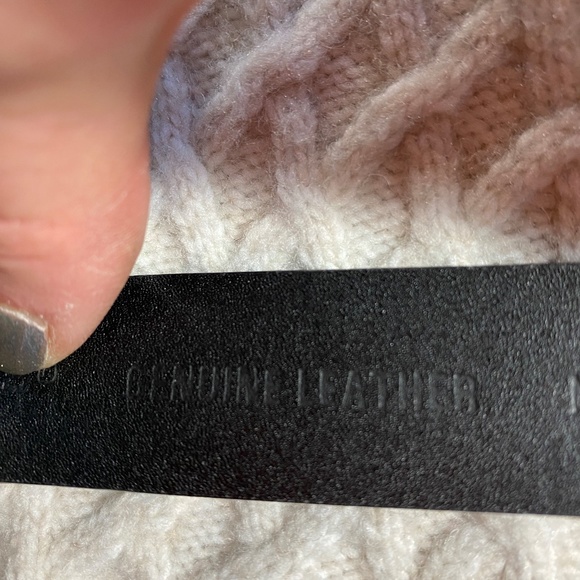 Vintage Chico's Black Leather Belt with Gold Hook Clasp 24-42" - Picture 4 of 9